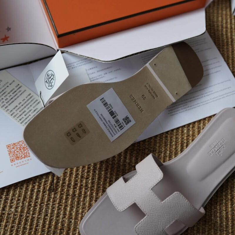 Hermes Oran Sandals with Pink Epsom Leather - Image 3