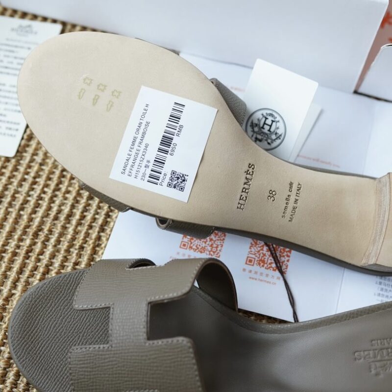 Hermes Oasis Sandals with Etoupe Epsom Leather - Image 4