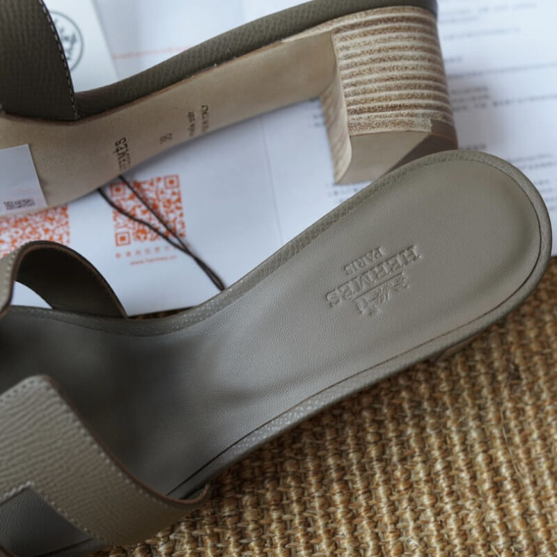 Hermes Oasis Sandals with Etoupe Epsom Leather - Image 5