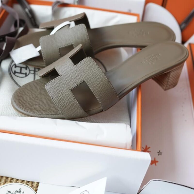Hermes Oasis Sandals with Etoupe Epsom Leather - Image 6