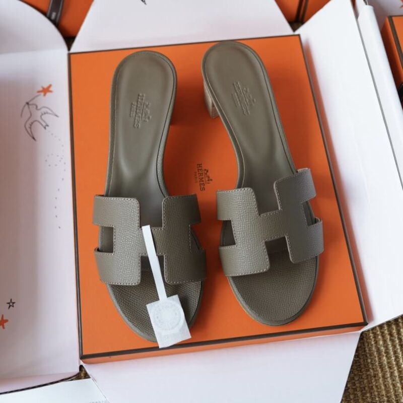 Hermes Oasis Sandals with Etoupe Epsom Leather - Image 7