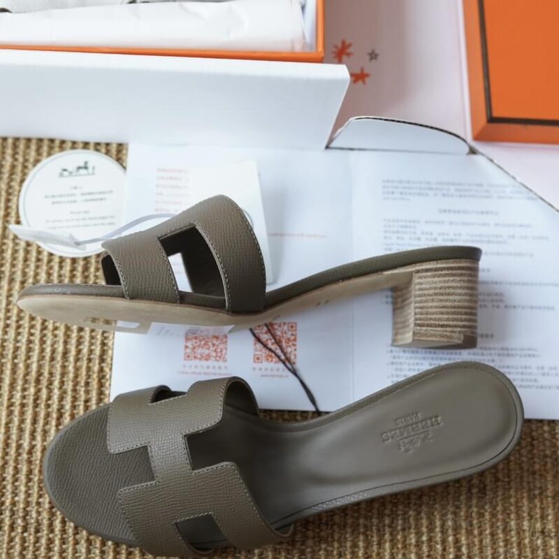 Hermes Oasis Sandals with Etoupe Epsom Leather - Image 8