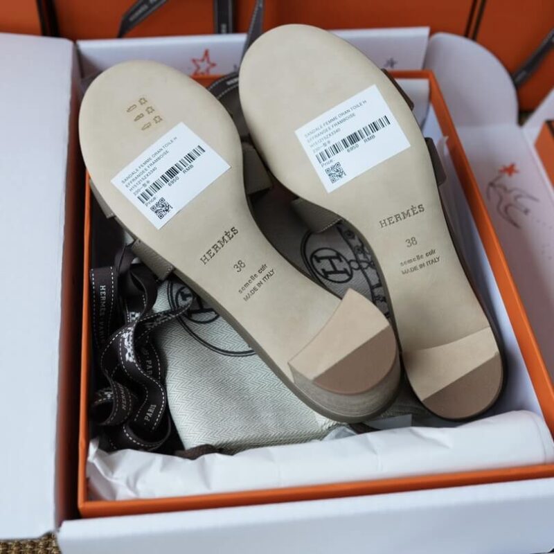Hermes Oasis Sandals with Etoupe Epsom Leather - Image 9