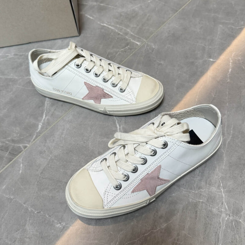 Golden Goose  V-star Low-top Sneakers White - Image 2