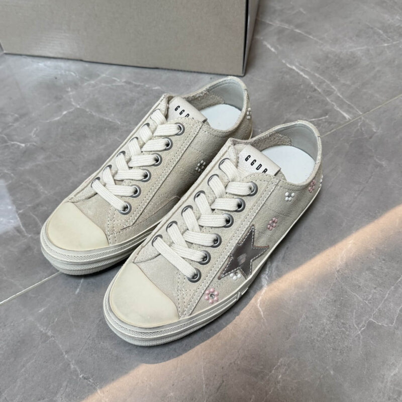 Golden Goose V-star Low-top Sneakers Grey