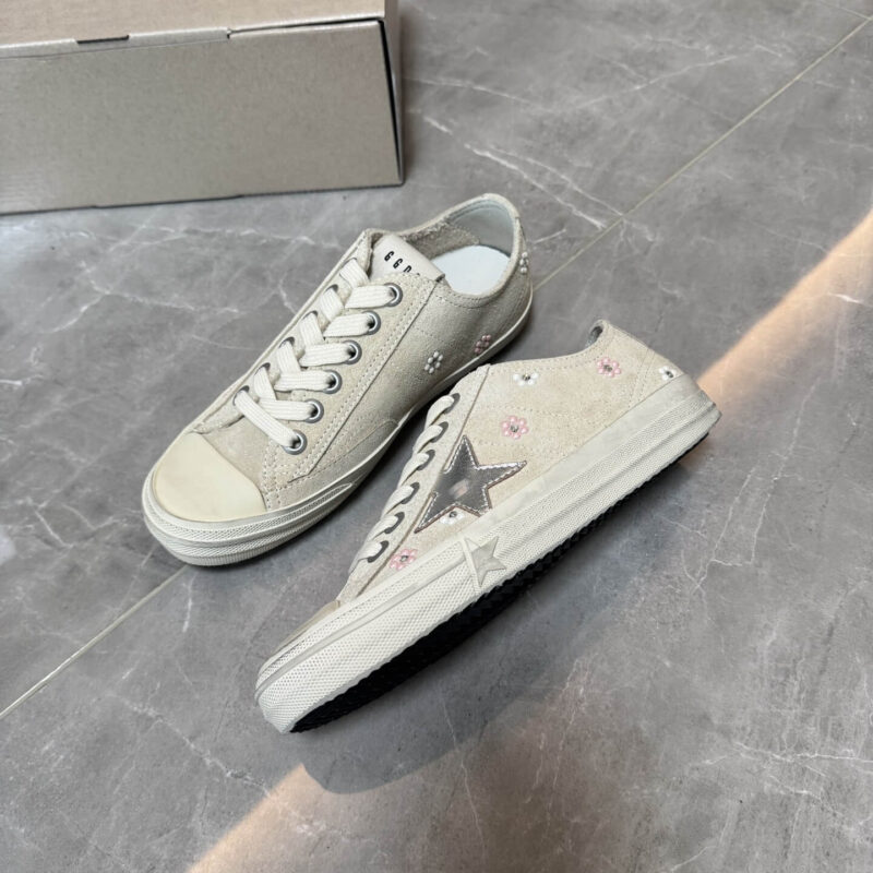Golden Goose  V-star Low-top Sneakers Grey - Image 2