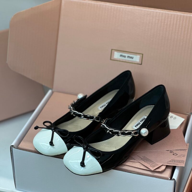 Miu Miu Black Patent Leather Pumps - Image 9