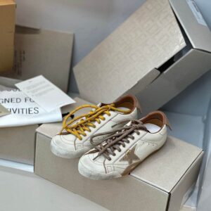 Golden Goose True-Star in White suede Sneakers