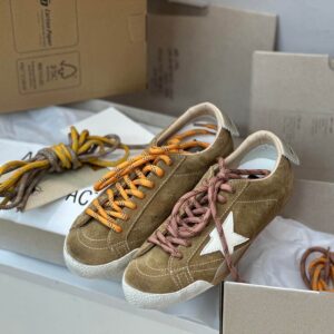 Golden Goose True-Star in tobacco-colored suede Sneakers