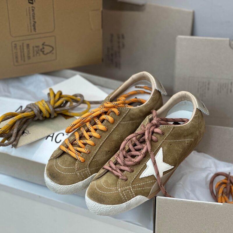 Golden Goose True-Star in tobacco-colored suede Sneakers