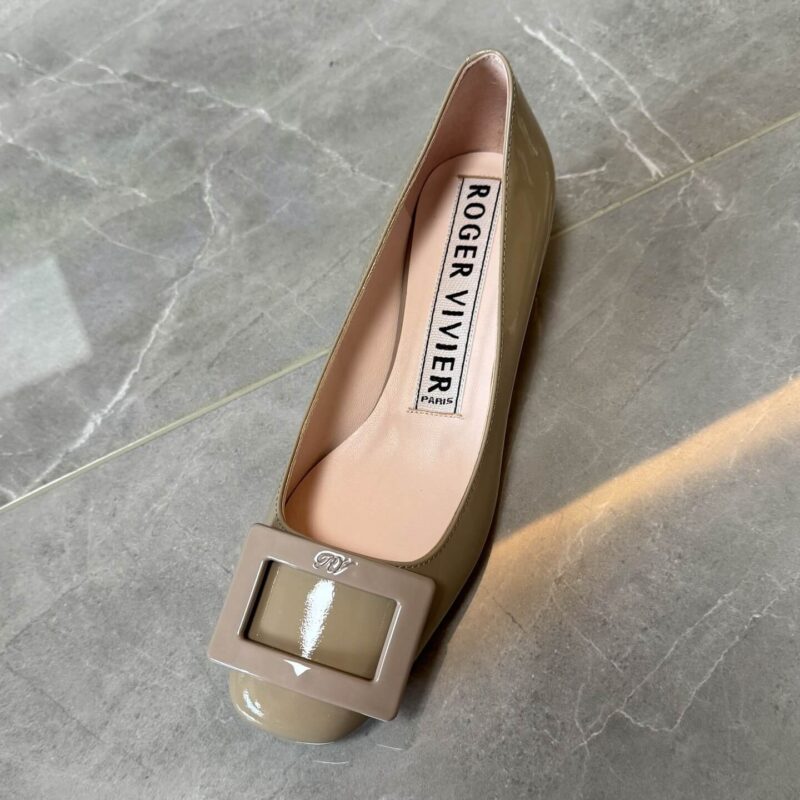 Roger Vivier Roundy Patent Leather Grey Buckle Pumps - Image 7