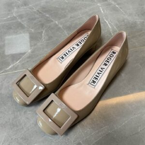 Roger Vivier Roundy Patent Leather Grey Buckle Pumps