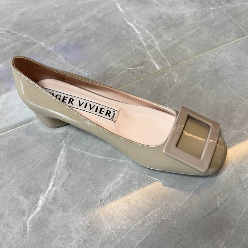 Roger Vivier Roundy Patent Leather Grey Buckle Pumps - Image 8