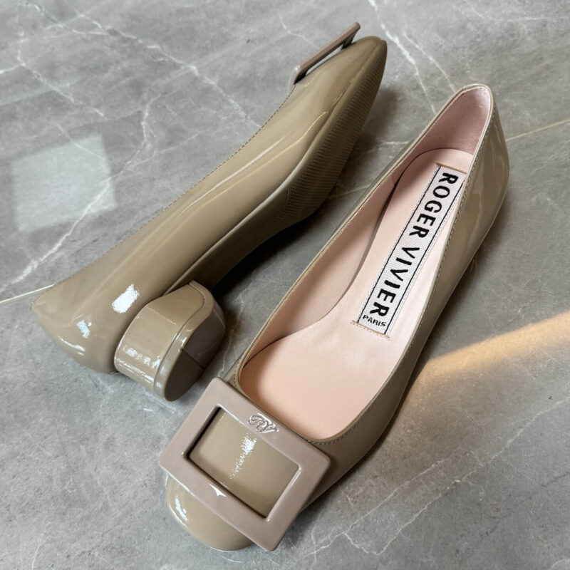 Roger Vivier Roundy Patent Leather Grey Buckle Pumps - Image 9