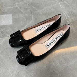 Roger Vivier Roundy Patent Leather Black Buckle Pumps