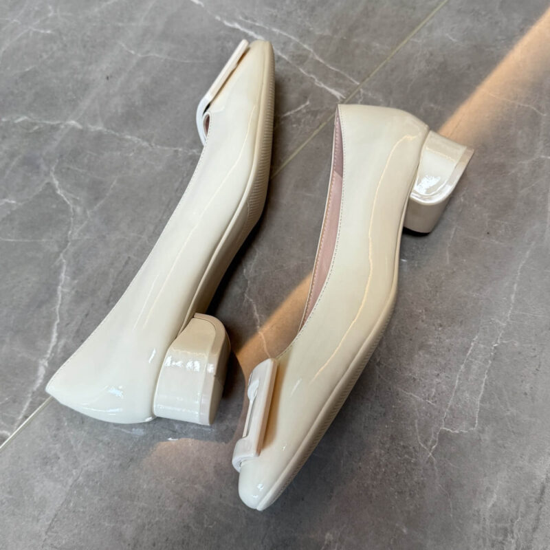Roger Vivier Roundy Patent Leather White Buckle Pumps - Image 5