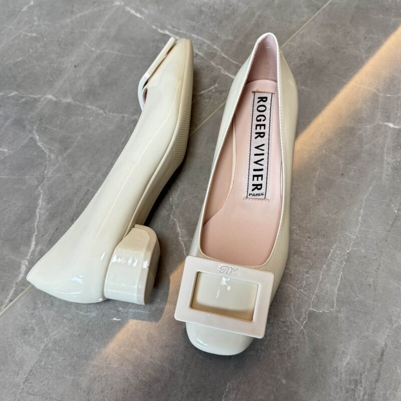 Roger Vivier Roundy Patent Leather White Buckle Pumps - Image 7